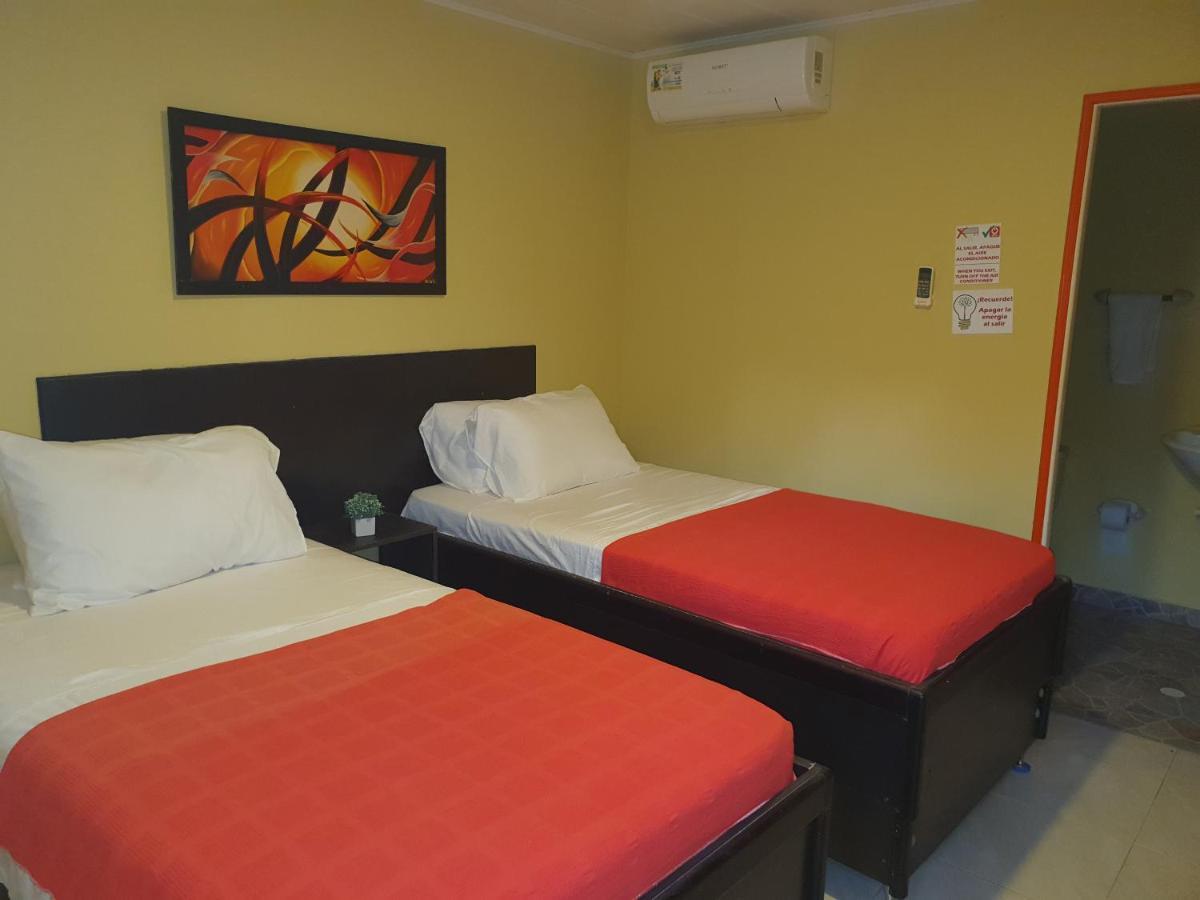 Victoria'S Gennie Bay Village Hostal San Andrés Extérieur photo